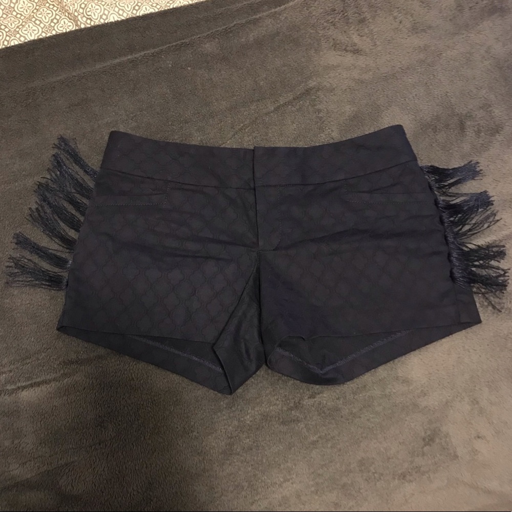 Trouser shorts with tassels